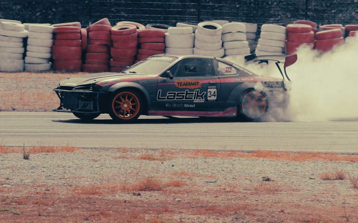 Lekcja driftu na torze — ShuttleHero
